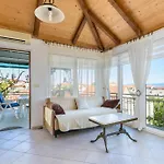 Апартаменты With Parking Space Supetar, Brac - 22123 *