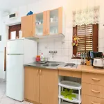 Апартаменты With Parking Space Supetar, Brac - 22123