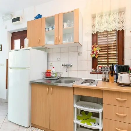 Appartement With Parking Spaces Supetar, Brac - 22123