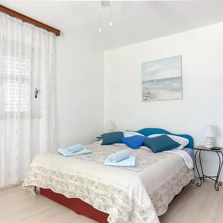 Appartement With Parking Spaces Supetar, Brac - 22123