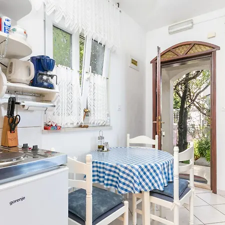 Appartement With Parking Spaces Supetar, Brac - 22123 Supetar