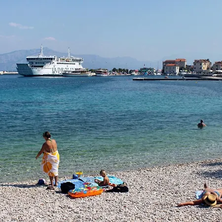 Appartement With Parking Spaces Supetar, Brac - 22123 *